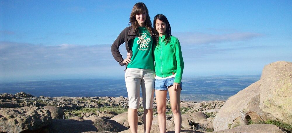 Austauschschülerin Leonie mit ihrer Gastschwester