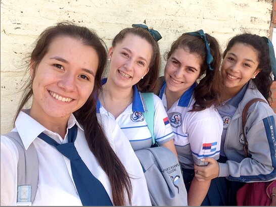 Luise mit ihren Freundinnen 