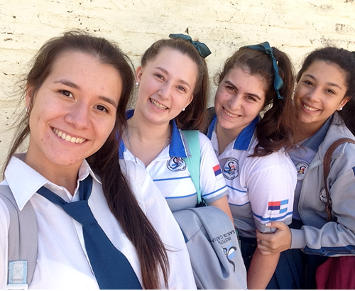 Austauschschülerin mit Freundinnen in Argentinien