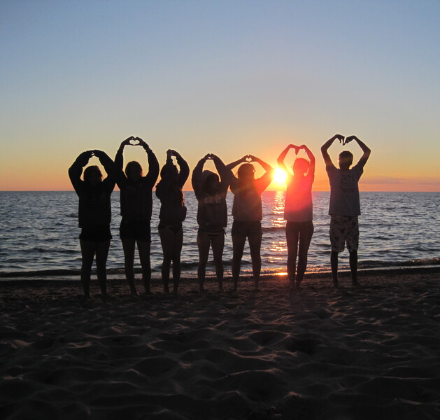 Austauschschüler am Strand