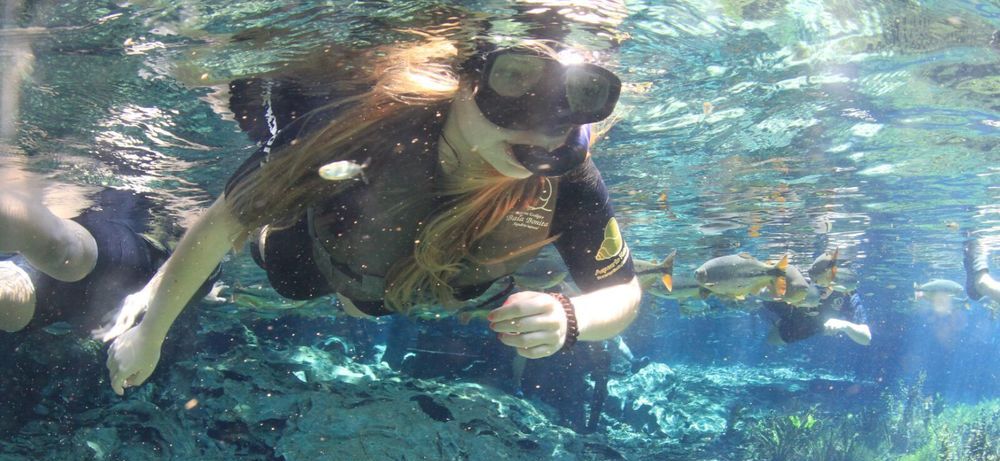 Austauschschülerin Lisa beim Schnorcheln in Bonito