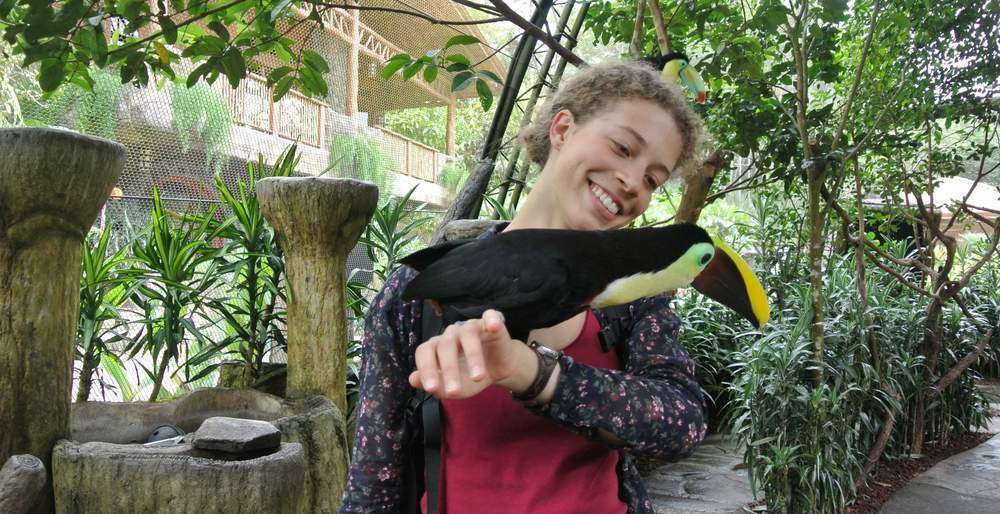 Johanna mit einem Tucan