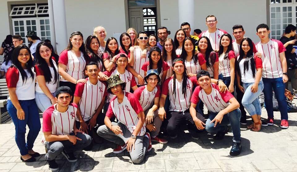 Austauschschülerin Nina mit ihrer Schulklasse