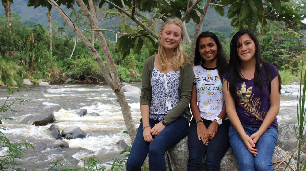 Nina mit ihren Gastschwestern