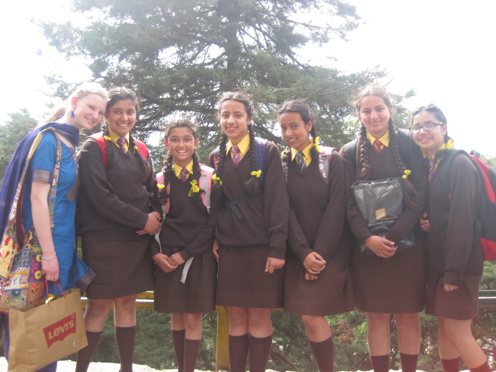 Laura mit Schulfreundinnen