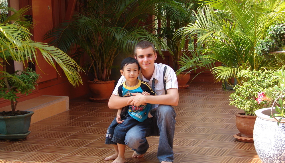 Fabio mit seinem kleinen Gastbruder