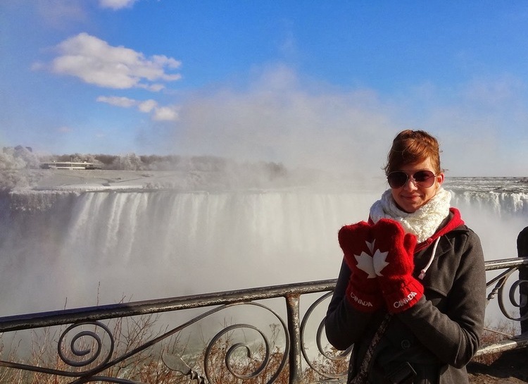 Austauschschülerin Hannah bei den Niagara-Fällen