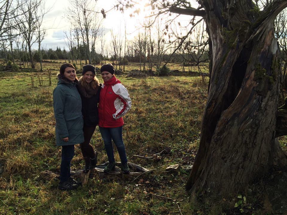 Andrea mit Freunden in Estland