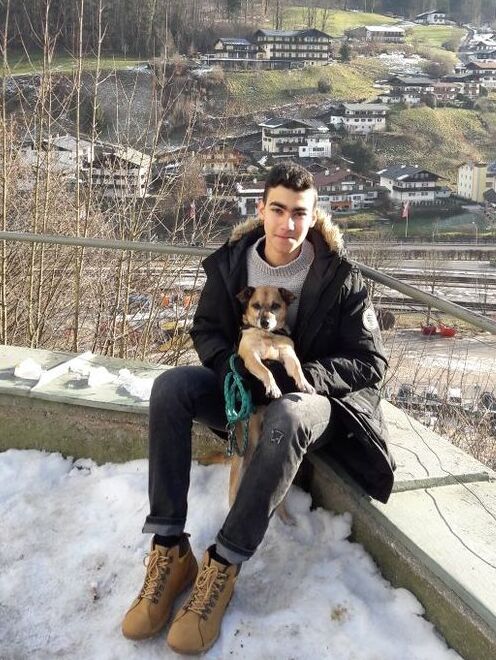 Mohammad mit dem (Gast-) Hund