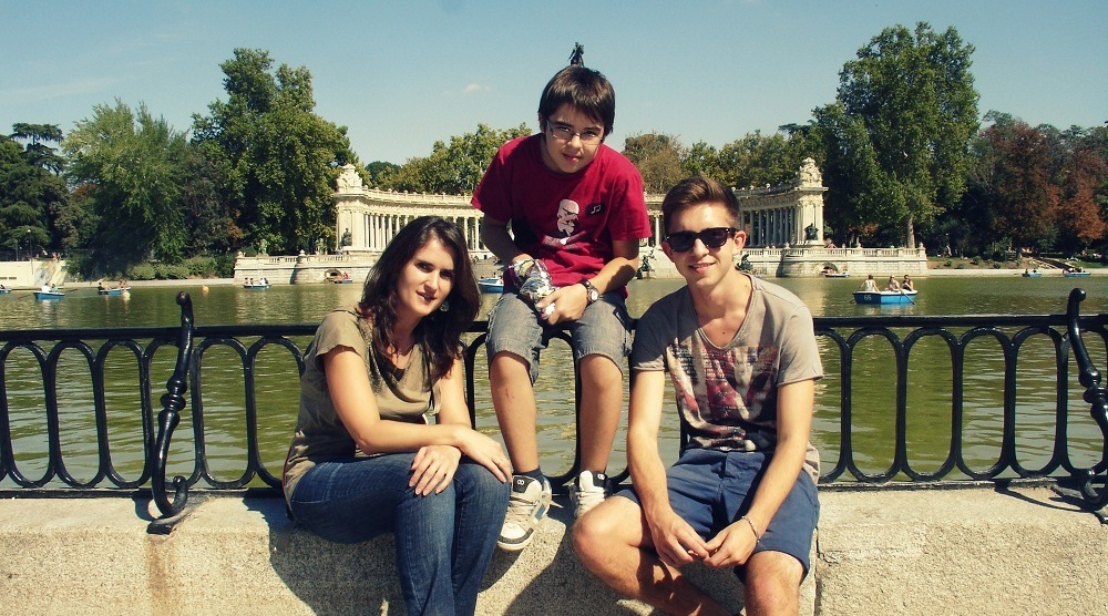 Austauschschüler Nils mit seinen Gastgeschwistern