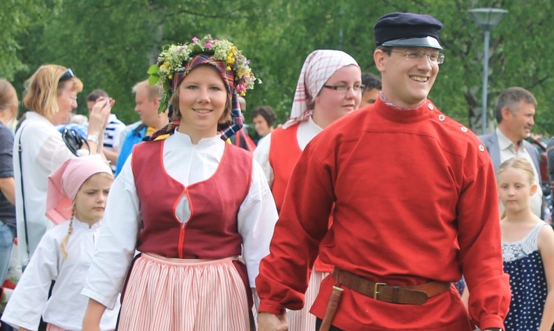 Traditionelle schwedische Trachten