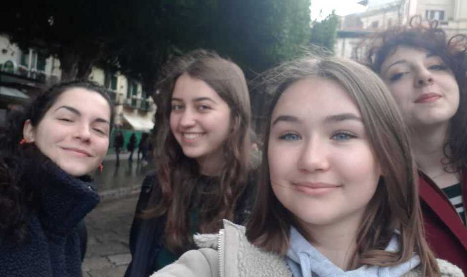 Julia mit Freundinnen