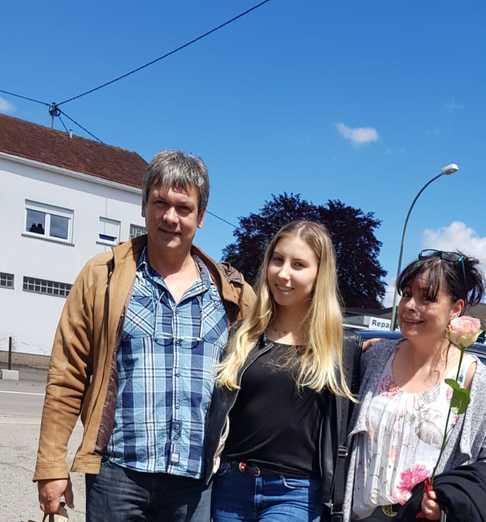 Sandra mit ihren Gasteltern