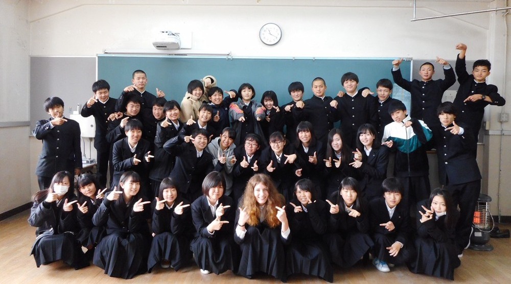 Alina mit ihrer Schulklasse