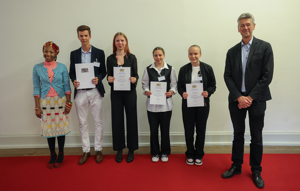 Jugendliche reisen 2022 als Botschafter Bayerns nach Südafrika, Frankreich und Brasilien. 