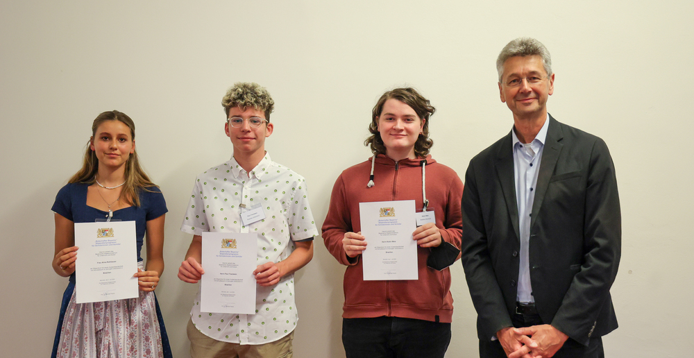 Kultusminister Prof. Dr. Michael Piazolo verabschiedet "Botschafter Bayerns" in ihr Austauschjahr