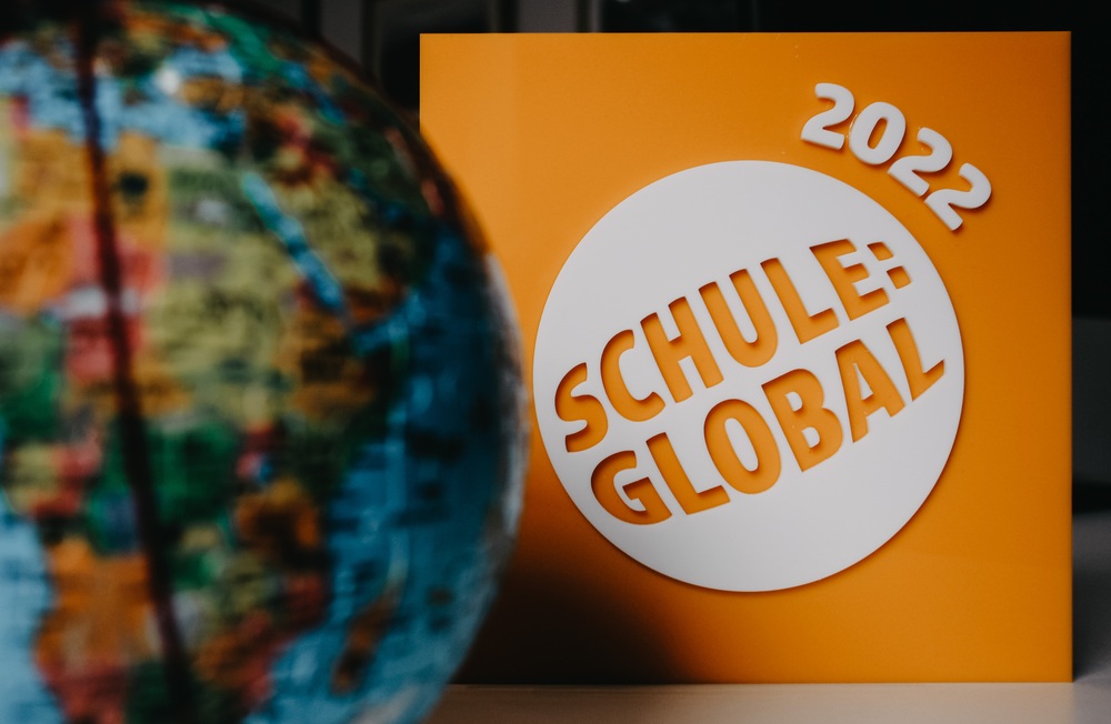 Mit dem Schule:Global Siegel wird Schulen ihr besonderer Einsatz für interkulturelle Bildung bescheinigt.