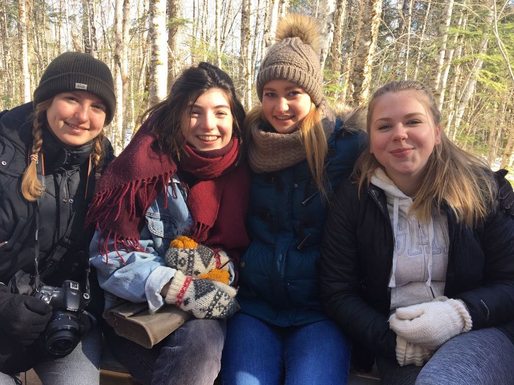 Austauschschülerin Martha mit Freundinnen