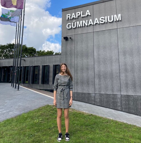 Austauschschülerin mit Freunden in Estland