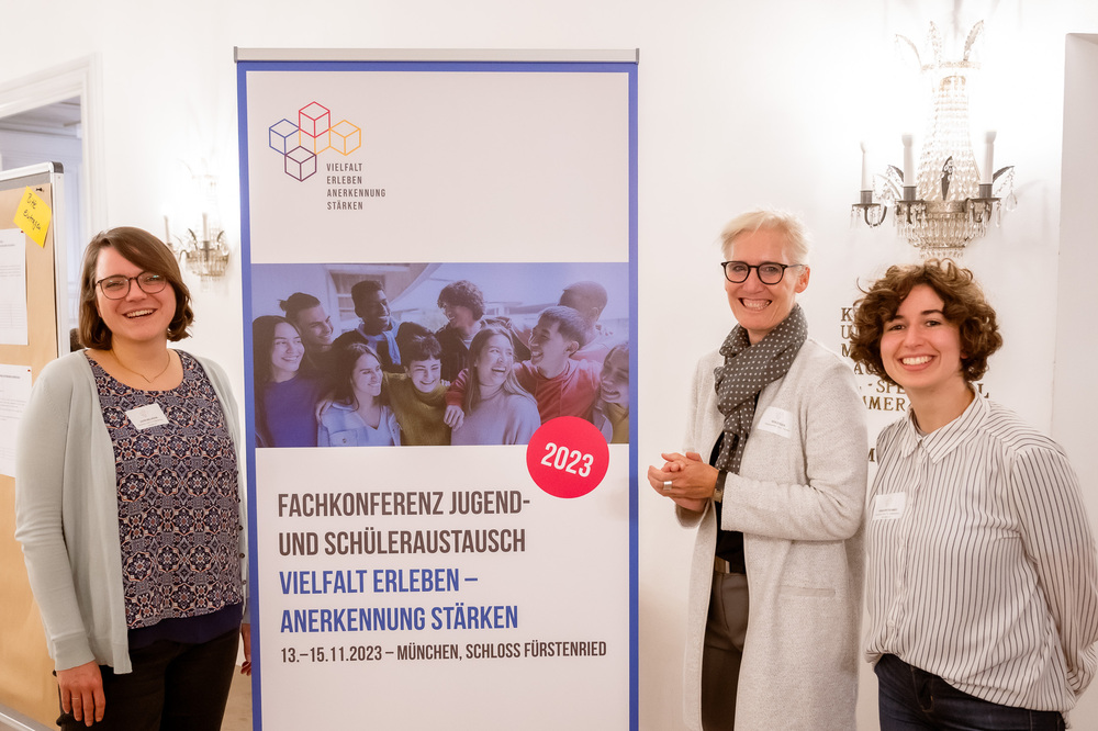 Geballte YFU-Ehrenamtspower in Fürstenried: Laura Ballaschk, Rita Stegen und Israa Kretschmer (v.l.n.r.)