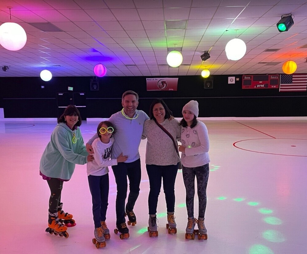 Christian und Veronica heute mit ihren drei Töchtern (hier beim Besuch in Colorado 2023)