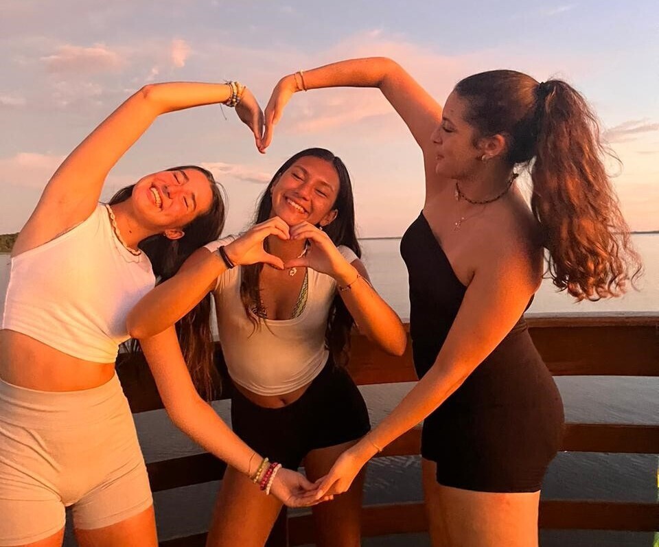 Sophia (Mitte) hat ihr YFU-Austauschjahr in Brasilien verbracht.