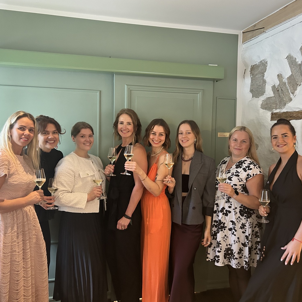 Best of the Best Diner mit estnischen Kolleginnen (v.l. Maris, Elis, Maret, Kadri, Liisika, Julia, Kadi und Renate)