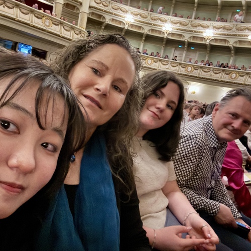 Gastfamilie mit Austauschschüler aus Japan