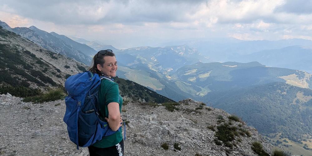 Rahel beim Wandern am Gardasee