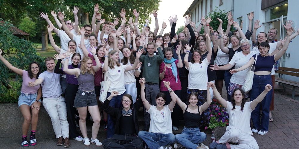 Über 50 YFUler*innen feiern das VIBE 2025!