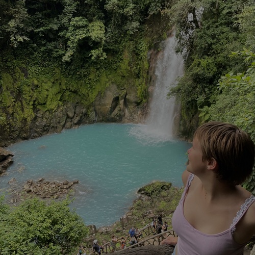 Austauschschülerin mit Gastfamilie in Costa Rica