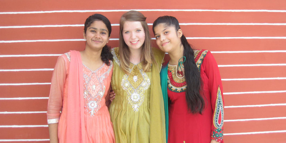 Maria mit Freundinnen