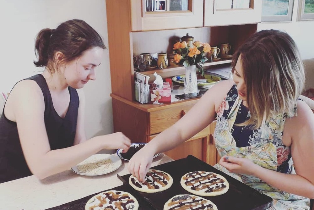 Christin beim Backen