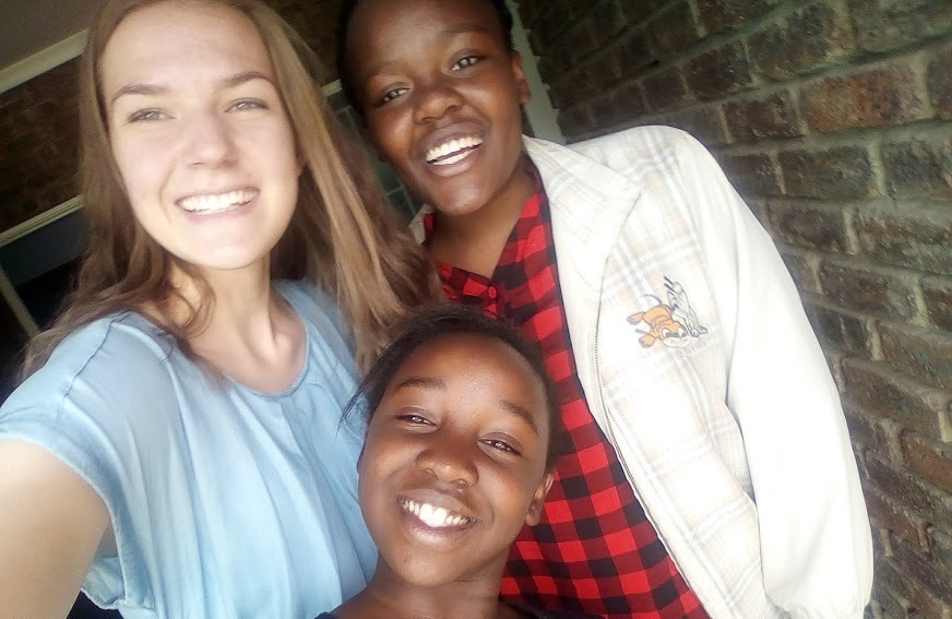 Rebekka mit ihren Freundinnen