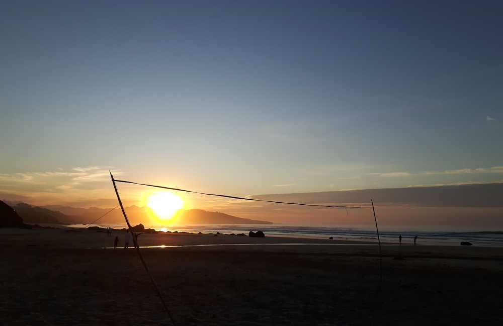 Ein Sonnenuntergang am Meer in Spanien