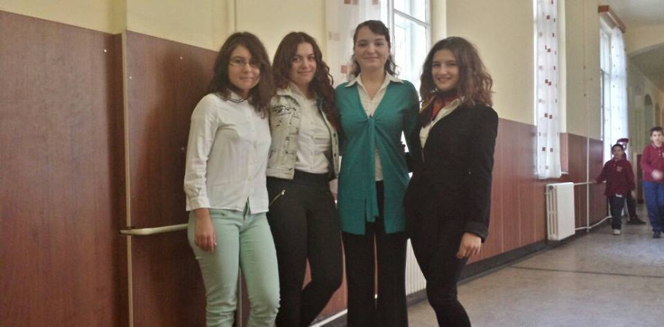 Eva mit Schulfreundinnen